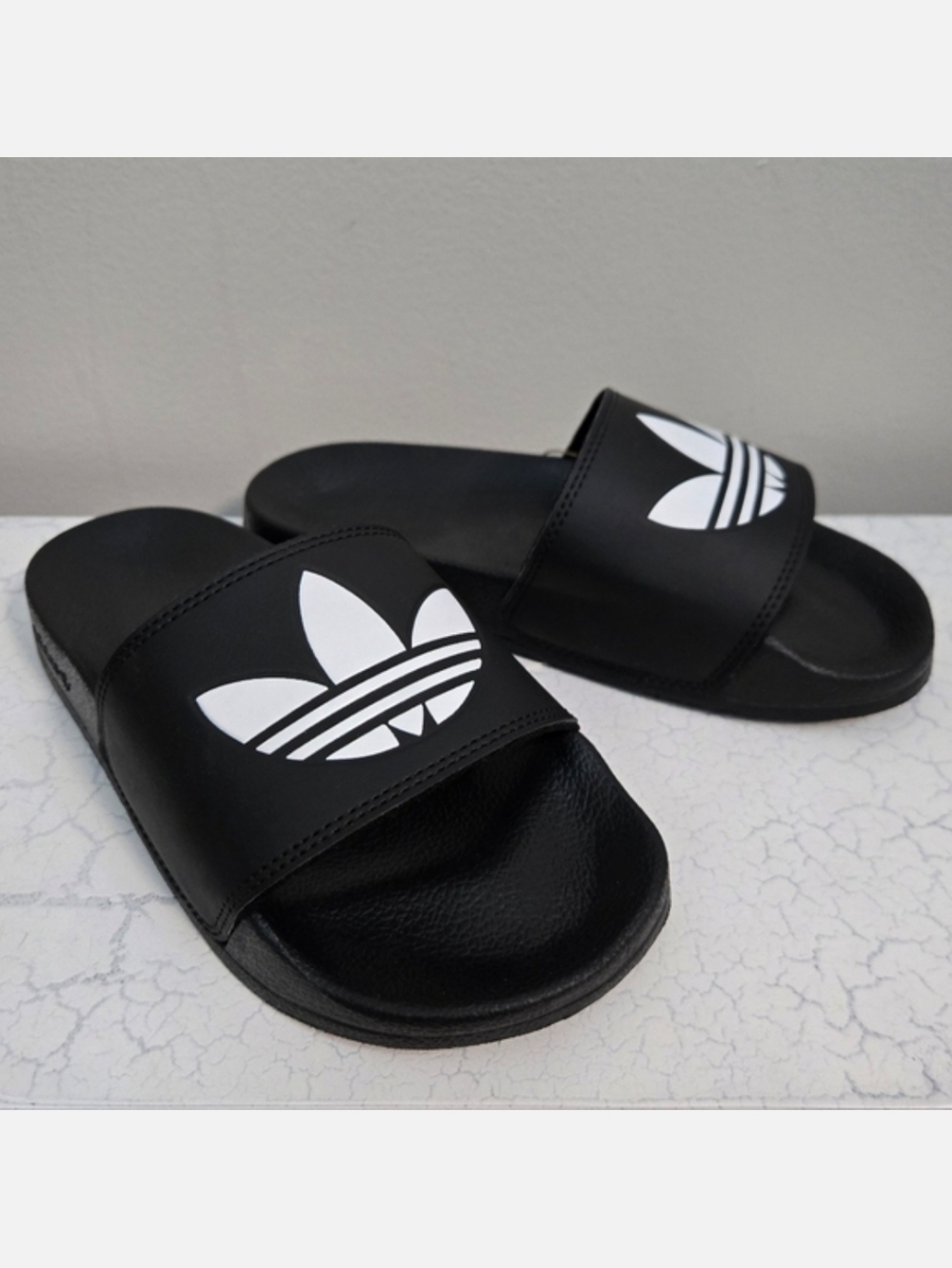 adidas Kids Adilette Lite J Sandals, Size 5 ~ NWT